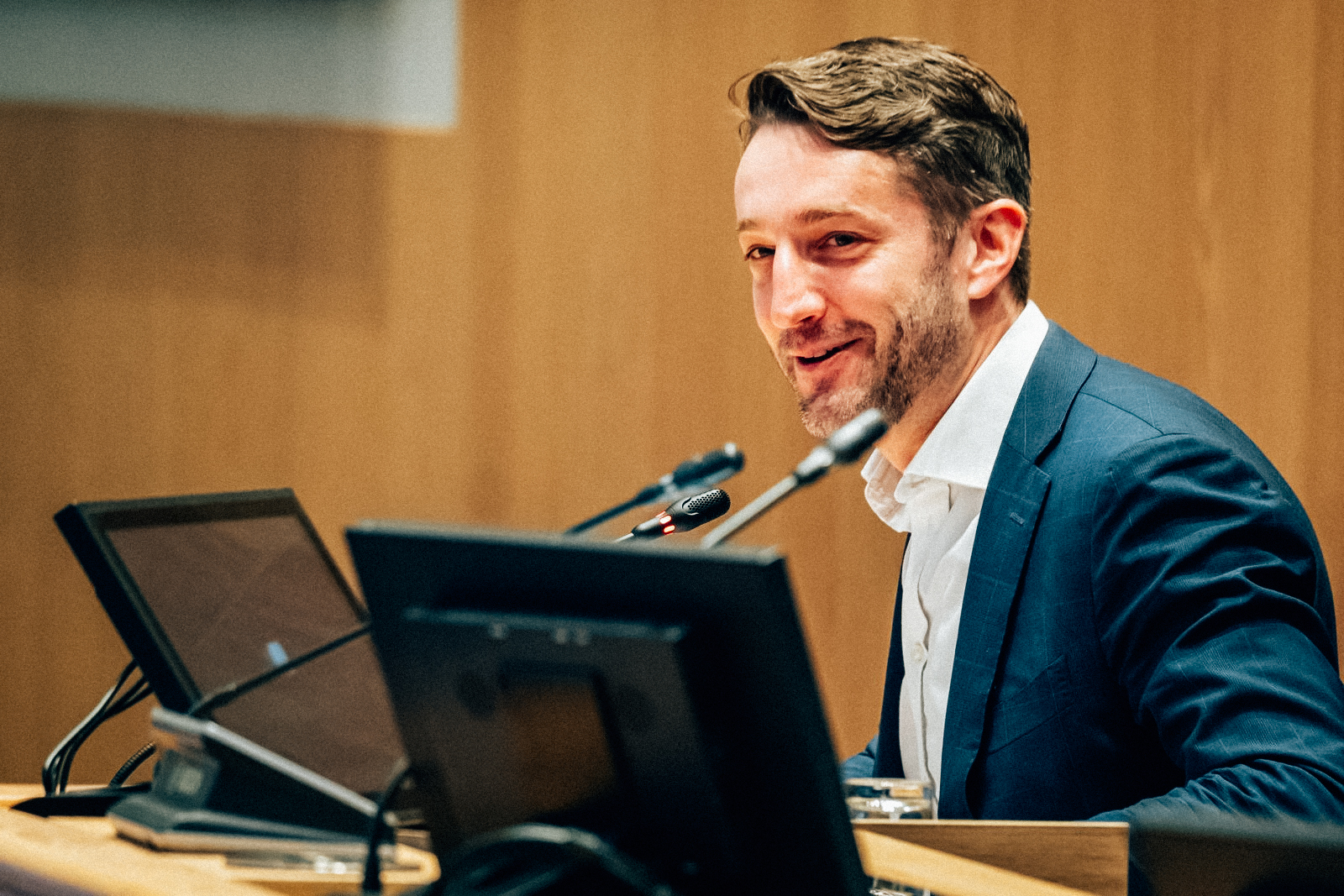 Le modérateur de la conférence Gilles Quoistiaux, journaliste à L'Echo et chroniqueur à la RTBF.