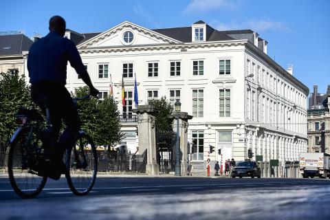 Facade Parlement jour